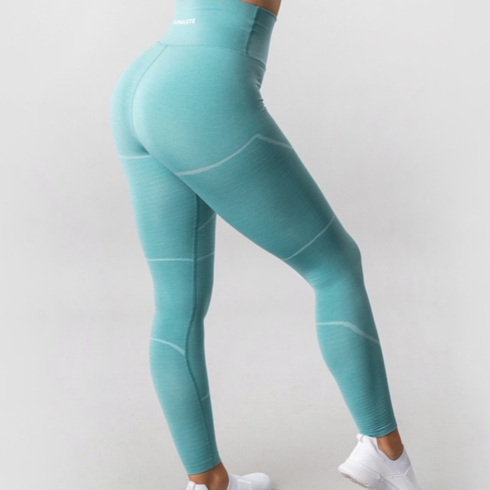 Alphalete revival Capri sun leggings size small